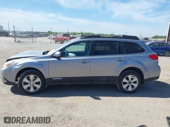 ✅ 2010 Subaru Outback Limited • VIN: 4S4BRCJC4A3372381 • Lot: 42276617. Wystawiony na IAAI z przebiegiem 178 291 mil. Bezpłatny archiwum sprzedaży aukcyjnych z USA i szczegółowy raport historii pojazdu na DreamBid. Zdjęcie 15.