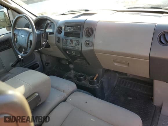 ✅ 2006 Ford F-150 XL • VIN: 1FTRF14W06NA36650 • Лот: 93033245. Опубликован ранее на Copart с пробегом 273 153 миль. Бесплатный доступ к архиву аукционных продаж из США и подробный отчёт об истории автомобиля на DreamBid. Изображение 8.