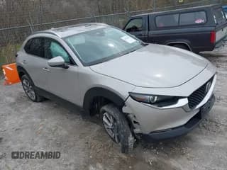 ✅ 2024 Mazda CX-30 S Premium • VIN: 3MVDMBDM1RM647840 • Lot: 41724670. Wystawiony na IAAI z przebiegiem 14 796 mil. Bezpłatny archiwum sprzedaży aukcyjnych z USA i szczegółowy raport historii pojazdu na DreamBid. Zdjęcie 1.