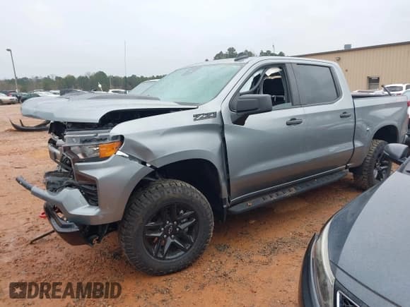 ✅ 2023 Chevrolet Silverado 1500 Custom Trail Boss • VIN: 3GCPDCEK0PG165602 • Lot: 41040300. Wystawiony na IAAI z przebiegiem 16 800 mil. Bezpłatny archiwum sprzedaży aukcyjnych z USA i szczegółowy raport historii pojazdu na DreamBid. Zdjęcie 2.