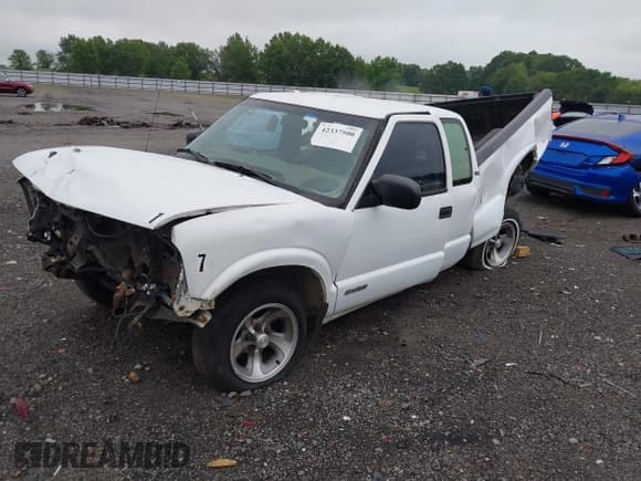 ✅ 2002 Chevrolet S-10 • VIN: 1GCCS19WX28188728 • Лот: 42337500. Опубликован ранее на IAAI с пробегом 305 227 миль. Бесплатный доступ к архиву аукционных продаж из США и подробный отчёт об истории автомобиля на DreamBid. Изображение 18.