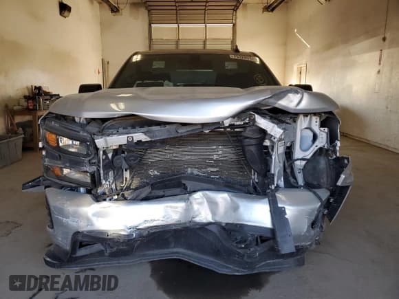 ✅ 2019 Chevrolet Silverado 1500 Custom • VIN: 1GCRYBEF7KZ208030 • Lot: 75328914. Wystawiony na Copart z przebiegiem 41 760 mil. Bezpłatny archiwum sprzedaży aukcyjnych z USA i szczegółowy raport historii pojazdu na DreamBid. Zdjęcie 5.