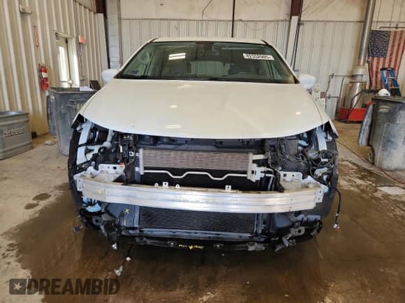 ✅ 2019 Chrysler Pacifica Touring Plus • VIN: 2C4RC1FGXKR640038 • Lot: 82352005. Wystawiony na Copart z przebiegiem 162 143 mil. Bezpłatny archiwum sprzedaży aukcyjnych z USA i szczegółowy raport historii pojazdu na DreamBid. Zdjęcie 5.