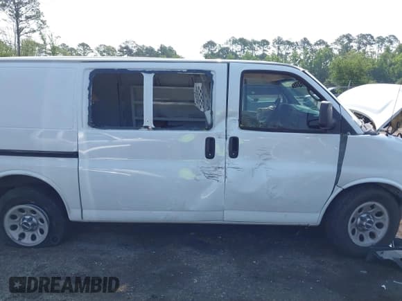 ✅ 2011 GMC Savana • VIN: 1GTS7AF42B1138706 • Lot: 42383972. Listed on IAAI with 197,831 mi. Free auction sales archive from the USA and detailed vehicle history report at DreamBid. Image 6.