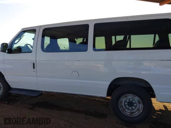 ✅ 2014 Ford Econoline Passenger XL • VIN: 1FBSS3BL0EDA81727 • Lot: 41158204. Wystawiony na IAAI z przebiegiem 493 524 mil. Bezpłatny archiwum sprzedaży aukcyjnych z USA i szczegółowy raport historii pojazdu na DreamBid. Zdjęcie 14.