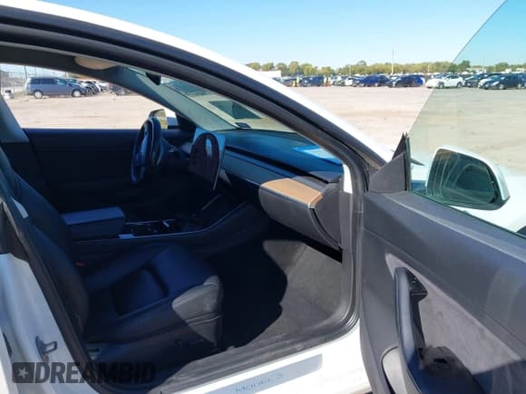 ✅ 2019 Tesla Model 3 Long Range • VIN: 5YJ3E1EB8KF199611 • Лот: 43582708. Опубликован ранее на IAAI с пробегом 107 635 миль. Бесплатный доступ к архиву аукционных продаж из США и подробный отчёт об истории автомобиля на DreamBid. Изображение 5.