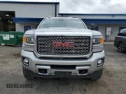 ✅ 2015 GMC Sierra 2500HD Denali • VIN: 1GT120E88FF180329 • Lot: 83990135. Wystawiony na Copart z przebiegiem 164 954 mil. Bezpłatny archiwum sprzedaży aukcyjnych z USA i szczegółowy raport historii pojazdu na DreamBid. Zdjęcie 5.