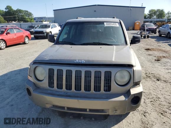✅ 2008 Jeep Patriot Sport • VIN: 1J8FT28088D647907 • Lot: 60893455. Wystawiony na Copart z przebiegiem 169 215 mil. Bezpłatny archiwum sprzedaży aukcyjnych z USA i szczegółowy raport historii pojazdu na DreamBid. Zdjęcie 5.