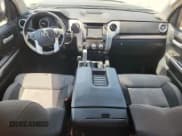 ✅ 2017 Toyota Tundra SR • VIN: 5TFRM5F19HX111254 • Lot: 63929145. Wystawiony na Copart z przebiegiem 30 677 mil. Bezpłatny archiwum sprzedaży aukcyjnych z USA i szczegółowy raport historii pojazdu na DreamBid. Zdjęcie 8.