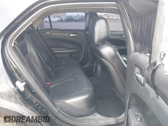 ✅ 2016 Chrysler 300 C • VIN: 2C3CCAEG6GH248201 • Lot: 43647104. Listed on IAAI with 186,644 mi. Free auction sales archive from the USA and detailed vehicle history report at DreamBid. Image 8.