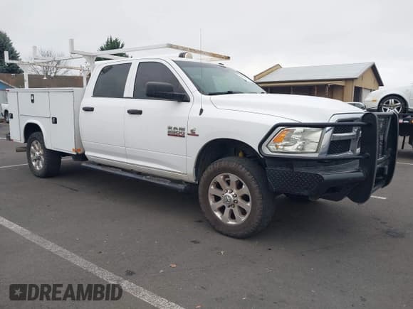 ✅ 2018 Ram 2500 Tradesman • VIN: 3C6UR5HL2JG217914 • Lot: 43591893. Wystawiony na IAAI z przebiegiem 264 100 mil. Bezpłatny archiwum sprzedaży aukcyjnych z USA i szczegółowy raport historii pojazdu na DreamBid. Zdjęcie 1.