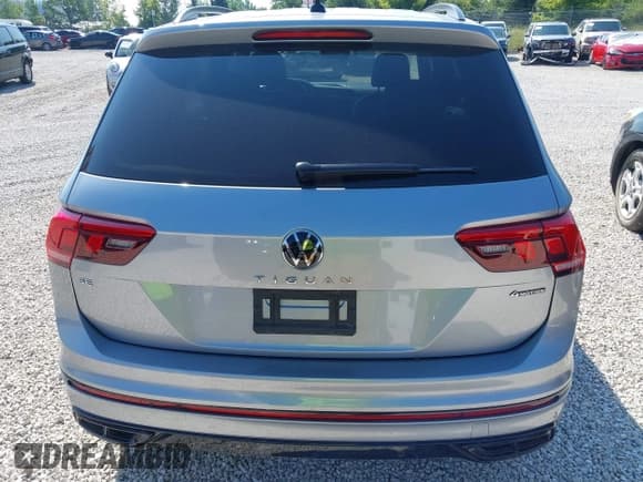 ✅ 2024 Volkswagen Tiguan SE R-Line Black • VIN: 3VV8B7AX5RM128490 • Lot: 42977920. Wystawiony na IAAI z przebiegiem 10 147 mil. Bezpłatny archiwum sprzedaży aukcyjnych z USA i szczegółowy raport historii pojazdu na DreamBid. Zdjęcie 16.