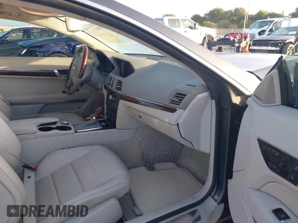 ✅ 2011 Mercedes-Benz E 350 • VIN: WDDKJ5GB5BF070741 • Лот: 41552948. Опубликован ранее на IAAI с пробегом 54 640 миль. Бесплатный доступ к архиву аукционных продаж из США и подробный отчёт об истории автомобиля на DreamBid. Изображение 5.