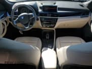 ✅ 2022 BMW X1 xDrive28i • VIN: WBXJG9C06N5V09636 • Lot: 92097425. Wystawiony na Copart z przebiegiem 10 290 mil. Bezpłatny archiwum sprzedaży aukcyjnych z USA i szczegółowy raport historii pojazdu na DreamBid. Zdjęcie 8.