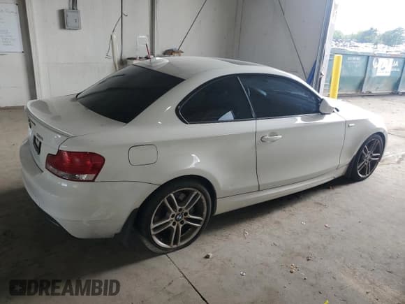 ✅ 2011 BMW 1 Series 135i • VIN: WBAUC9C58BVM09922 • Lot: 67760635. Wystawiony na Copart z przebiegiem Nie podano. Bezpłatny archiwum sprzedaży aukcyjnych z USA i szczegółowy raport historii pojazdu na DreamBid. Zdjęcie 3.
