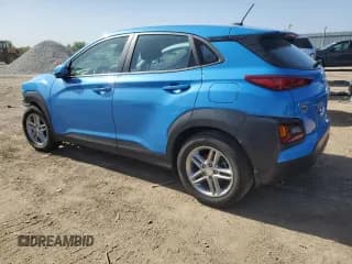 ✅ 2020 Hyundai Kona SE • VIN: KM8K12AA8LU574007 • Лот: 57624414. Опубликован ранее на Copart с пробегом 46 688 миль. Бесплатный доступ к архиву аукционных продаж из США и подробный отчёт об истории автомобиля на DreamBid. Изображение 2.