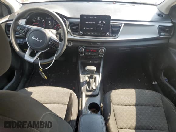 ✅ 2023 Kia Rio S • VIN: 3KPA24AD6PE542468 • Lot: 71811495. Wystawiony na Copart z przebiegiem 75 661 mil. Bezpłatny archiwum sprzedaży aukcyjnych z USA i szczegółowy raport historii pojazdu na DreamBid. Zdjęcie 8.