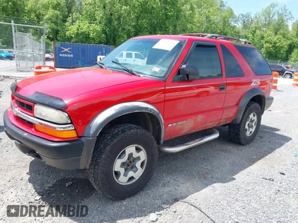 ✅ 2001 Chevrolet Blazer LS • VIN: 1GNCT18W71K113153 • Lot: 42297752. Wystawiony na IAAI z przebiegiem Nie podano. Bezpłatny archiwum sprzedaży aukcyjnych z USA i szczegółowy raport historii pojazdu na DreamBid. Zdjęcie 2.