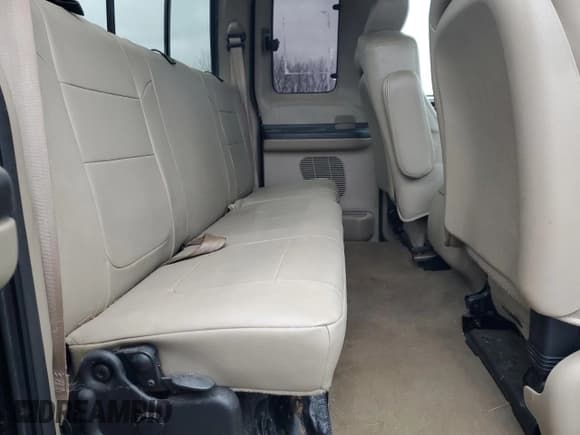 ✅ 2006 Ford F-350 XL • VIN: 1FTWX31P16EC13960 • Лот: 44151365. Опубликован ранее на Copart с пробегом Не указан. Бесплатный доступ к архиву аукционных продаж из США и подробный отчёт об истории автомобиля на DreamBid. Изображение 10.