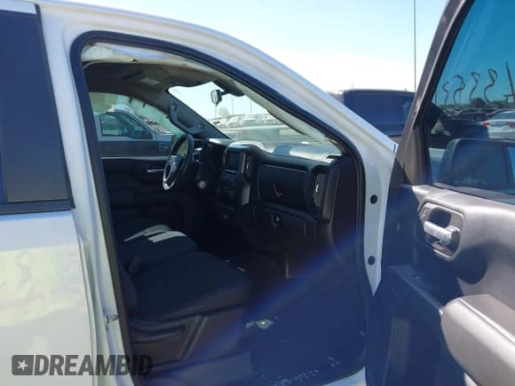 ✅ 2020 Chevrolet Silverado 1500 Custom • VIN: 1GCPYBEH4LZ110096 • Lot: 43433553. Wystawiony na IAAI z przebiegiem 129 363 mil. Bezpłatny archiwum sprzedaży aukcyjnych z USA i szczegółowy raport historii pojazdu na DreamBid. Zdjęcie 5.