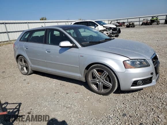 ✅ 2011 Audi A3 Premium Plus • VIN: WAUKJAFM0BA010236 • Lot: 80639475. Wystawiony na Copart z przebiegiem 163 934 mil. Bezpłatny archiwum sprzedaży aukcyjnych z USA i szczegółowy raport historii pojazdu na DreamBid. Zdjęcie 4.