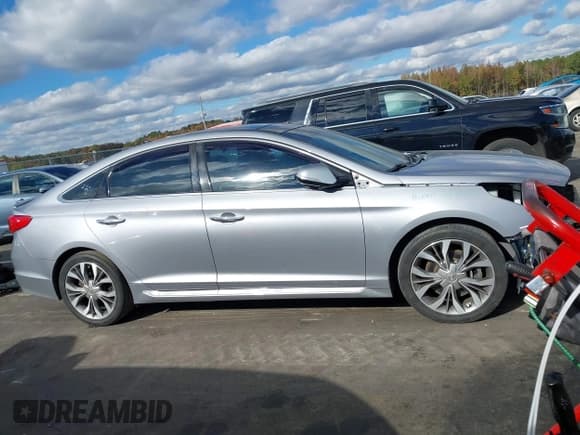 ✅ 2015 Hyundai Sonata Sport • VIN: 5NPE34AB6FH141381 • Lot: 43574994. Listed on IAAI with 124,700 mi. Free auction sales archive from the USA and detailed vehicle history report at DreamBid. Image 14.