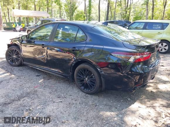 2022 Toyota Camry SE z VIN 4T1G11AK7NU068339, wystawiony jako IAAI lot #42534773 z przebiegiem 33 661 mil mil oraz . Historia ofert i sprzedaży dostępna na DreamBid. Obrazek 3.