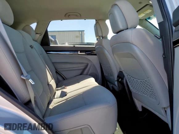 ✅ 2014 Kia Sorento LX • VIN: 5XYKT3A60EG488341 • Lot: 90876015. Listed on Copart with 190,041 mi. Free auction sales archive from the USA and detailed vehicle history report at DreamBid. Image 10.