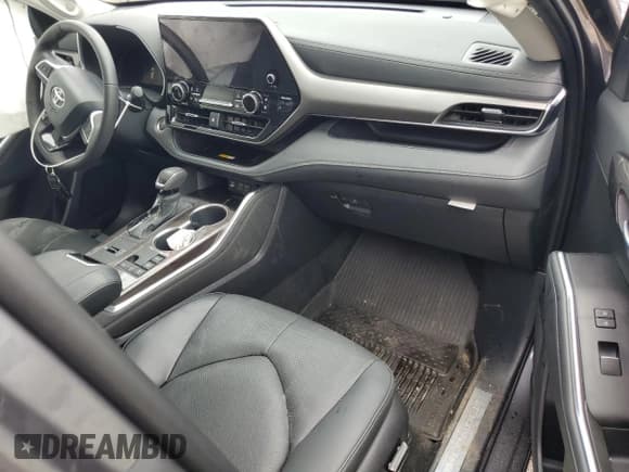 ✅ 2024 Toyota Highlander Hybrid Limited • VIN: 5TDXBRCH9RS643763 • Лот: 67858455. Опубликован ранее на Copart с пробегом 4 508 миль. Бесплатный доступ к архиву аукционных продаж из США и подробный отчёт об истории автомобиля на DreamBid. Изображение 8.