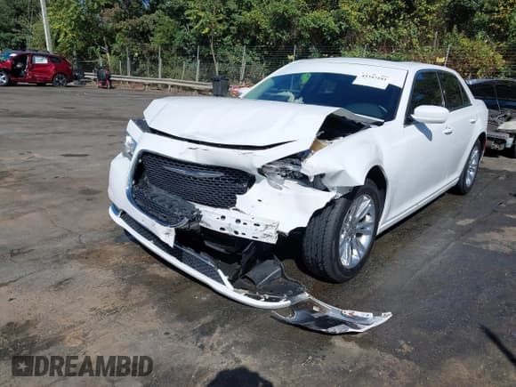 ✅ 2017 Chrysler 300 Limited • VIN: 2C3CCAAG6HH521600 • Lot: 43347181. Wystawiony na IAAI z przebiegiem 103 293 mil. Bezpłatny archiwum sprzedaży aukcyjnych z USA i szczegółowy raport historii pojazdu na DreamBid. Zdjęcie 2.