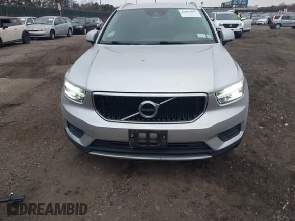 ✅ 2019 Volvo XC40 Momentum • VIN: YV4AC2HK4K2061210 • Lot: 43802149. Wystawiony na IAAI z przebiegiem 96 057 mil. Bezpłatny archiwum sprzedaży aukcyjnych z USA i szczegółowy raport historii pojazdu na DreamBid. Zdjęcie 12.