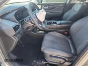 ✅ 2023 Hyundai Santa Fe SE • VIN: 5NMS14AJ5PH573569 • Lot: 82634185. Wystawiony na Copart z przebiegiem 41 543 mil. Bezpłatny archiwum sprzedaży aukcyjnych z USA i szczegółowy raport historii pojazdu na DreamBid. Zdjęcie 7.