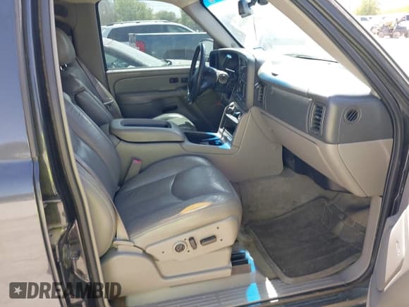 ✅ 2004 Chevrolet Suburban LS • VIN: 3GNEC16Z44G153093 • Лот: 41830384. Опубликован ранее на IAAI с пробегом 190 956 миль. Бесплатный доступ к архиву аукционных продаж из США и подробный отчёт об истории автомобиля на DreamBid. Изображение 5.