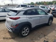 ✅ 2022 Hyundai Kona SEL • VIN: KM8K6CAB9NU829931 • Лот: 60655774. Опубликован ранее на Copart с пробегом 31 655 миль. Бесплатный доступ к архиву аукционных продаж из США и подробный отчёт об истории автомобиля на DreamBid. Изображение 3.