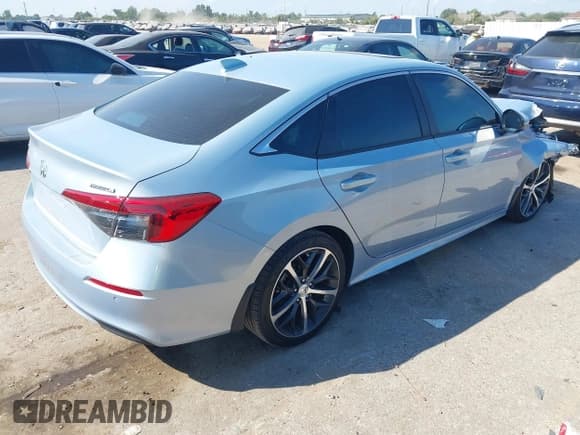 ✅ 2023 Honda Civic Touring • VIN: 2HGFE1F92PH305059 • Lot: 43268310. Wystawiony na IAAI z przebiegiem 7 132 mil. Bezpłatny archiwum sprzedaży aukcyjnych z USA i szczegółowy raport historii pojazdu na DreamBid. Zdjęcie 4.