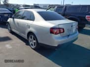 ✅ 2010 Volkswagen Jetta Limited Edition • VIN: 3VWAZ7AJ7AM107813 • Лот: 42271578. Опубликован ранее на IAAI с пробегом 118 844 миль. Бесплатный доступ к архиву аукционных продаж из США и подробный отчёт об истории автомобиля на DreamBid. Изображение 3.