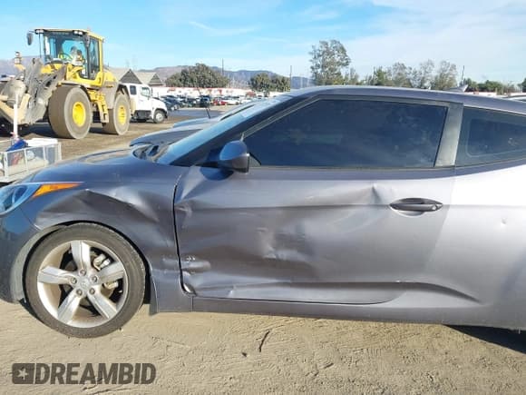 ✅ 2012 Hyundai Veloster w/Gray Int • VIN: KMHTC6AD9CU074924 • Lot: 41372570. Wystawiony na IAAI z przebiegiem 67 291 mil. Bezpłatny archiwum sprzedaży aukcyjnych z USA i szczegółowy raport historii pojazdu na DreamBid. Zdjęcie 6.