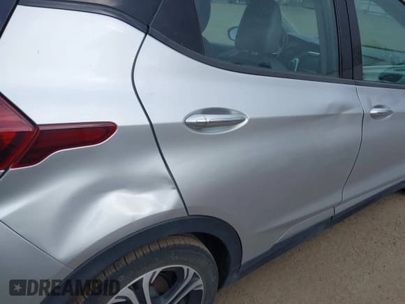 ✅ 2017 Chevrolet Bolt EV Premier • VIN: 1G1FX6S09H4176628 • Lot: 39193191. Wystawiony na IAAI z przebiegiem 33 234 mil. Bezpłatny archiwum sprzedaży aukcyjnych z USA i szczegółowy raport historii pojazdu na DreamBid. Zdjęcie 6.