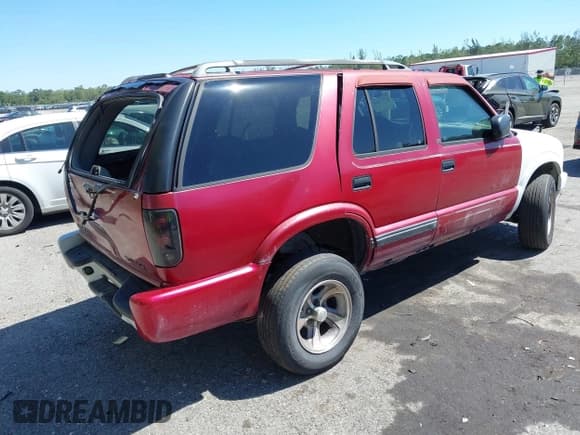 ✅ 1997 Chevrolet Blazer LS • VIN: 1GNDT13W0V2175348 • Lot: 41773422. Wystawiony na IAAI z przebiegiem 247 972 mil. Bezpłatny archiwum sprzedaży aukcyjnych z USA i szczegółowy raport historii pojazdu na DreamBid. Zdjęcie 4.