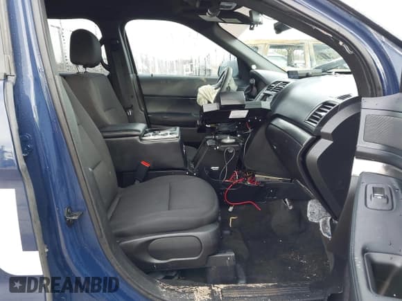 ✅ 2016 Ford Police Interceptor Utility • VIN: 1FM5K8AR3GGA19215 • Лот: 43740505. Опубликован ранее на IAAI с пробегом 154 518 миль. Бесплатный доступ к архиву аукционных продаж из США и подробный отчёт об истории автомобиля на DreamBid. Изображение 5.