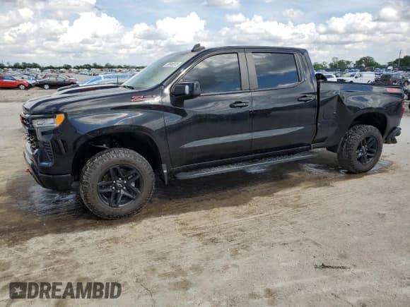 ✅ 2022 Chevrolet Silverado 1500 LT Trail Boss • VIN: 3GCUDFETXNG503890 • Lot: 55646935. Wystawiony na Copart z przebiegiem 32 407 mil. Bezpłatny archiwum sprzedaży aukcyjnych z USA i szczegółowy raport historii pojazdu na DreamBid. Zdjęcie 1.