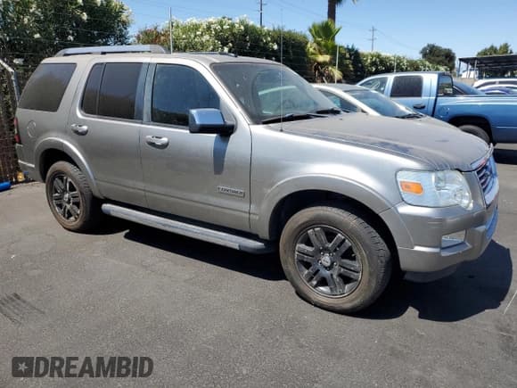 ✅ 2008 Ford Explorer Limited • VIN: 1FMEU65E38UA99897 • Lot: 70960545. Wystawiony na Copart z przebiegiem 189 324 mil. Bezpłatny archiwum sprzedaży aukcyjnych z USA i szczegółowy raport historii pojazdu na DreamBid. Zdjęcie 4.