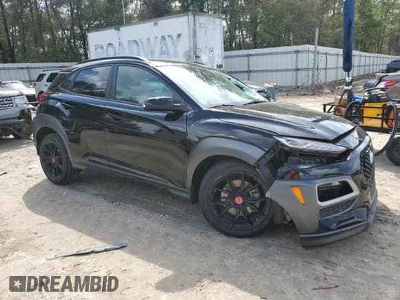 ✅ 2021 Hyundai Kona Night Edition • VIN: KM8K63A50MU704843 • Лот: 49243735. Опубликован ранее на Copart с пробегом 50 300 миль. Бесплатный доступ к архиву аукционных продаж из США и подробный отчёт об истории автомобиля на DreamBid. Изображение 4.