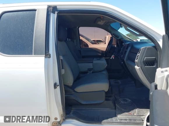 ✅ 2017 Ford F-250 XLT • VIN: 1FT7X2B68HEF18251 • Lot: 43143369. Listed on IAAI with 143,521 mi. Free auction sales archive from the USA and detailed vehicle history report at DreamBid. Image 5.