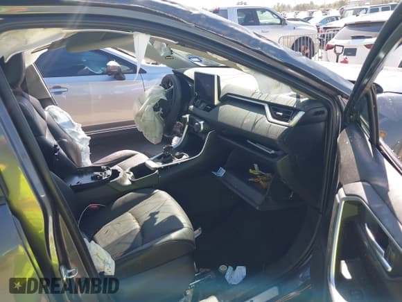 ✅ 2024 Toyota RAV4 XLE Premium • VIN: 2T3C1RFV0RC263536 • Lot: 43400099. Listed on IAAI with Not provided. Free auction sales archive from the USA and detailed vehicle history report at DreamBid. Image 5.