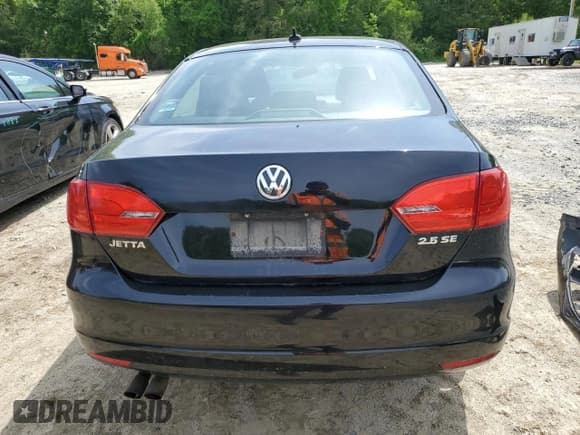 ✅ 2011 Volkswagen Jetta SE • VIN: 3VWDZ7AJ0BM368845 • Lot: 57645645. Listed on Copart with 175,585 mi. Free auction sales archive from the USA and detailed vehicle history report at DreamBid. Image 6.