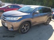 ✅ 2018 Toyota Highlander LE Plus • VIN: 5TDBZRFH3JS498564 • Lot: 43467595. Wystawiony na IAAI z przebiegiem 263 127 mil. Bezpłatny archiwum sprzedaży aukcyjnych z USA i szczegółowy raport historii pojazdu na DreamBid. Zdjęcie 17.