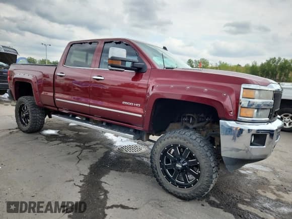 ✅ 2015 Chevrolet Silverado 2500HD LTZ • VIN: 1GC1KWE82FF586724 • Лот: 69962665. Опубликован ранее на Copart с пробегом 122 174 миль. Бесплатный доступ к архиву аукционных продаж из США и подробный отчёт об истории автомобиля на DreamBid. Изображение 4.