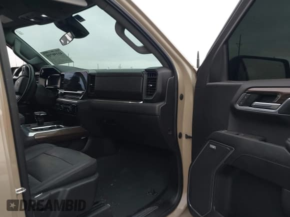 ✅ 2022 Chevrolet Silverado 1500 LT Trail Boss • VIN: 3GCUDFED4NG518510 • Lot: 41190719. Wystawiony na IAAI z przebiegiem 42 517 mil. Bezpłatny archiwum sprzedaży aukcyjnych z USA i szczegółowy raport historii pojazdu na DreamBid. Zdjęcie 5.