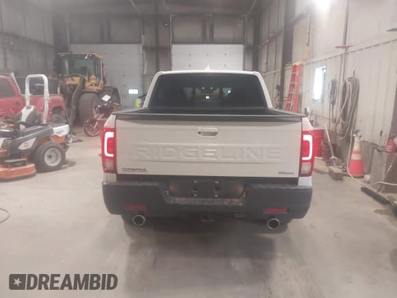 ✅ 2025 Honda Ridgeline RTL • VIN: 5FPYK3F56SB009251 • Lot: 42898506. Listed on IAAI with 7,194 mi. Free auction sales archive from the USA and detailed vehicle history report at DreamBid. Image 16.